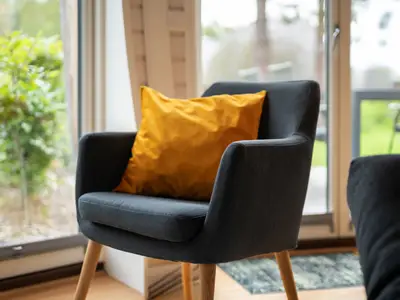 Ferienhaus Kirana - Kugelhaus am Tollensesee - moderne Möbel