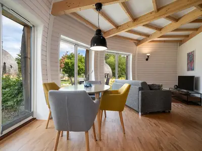 Ferienhaus Phoebe - Kugelhaus am Tollensesee - toller Ausblick vom Esstisch aus ins Grüne