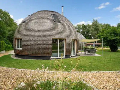 Ferienhaus Eos - Kugelhaus am Tollensesee - Kugelhaus im Grünen