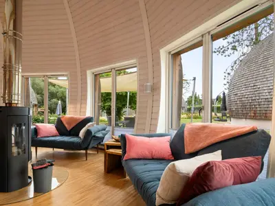 Ferienhaus Eos - Kugelhaus am Tollensesee - offener Wohnbereich