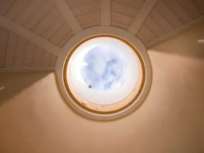 Kugelhaus Chiara am Tollensesee Penzlin – Rundes Dachfenster für einen freien Blick in den Himmel