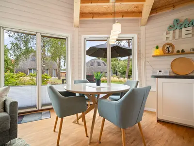 Ferienhaus Nordlichter - Kugelhaus am Tollensesee - Essbereich mit Ausblick