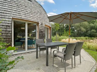 Ferienhaus Kugelhaus Südkugel am Tollensesee - Traumhafte Terrasse im Grünen