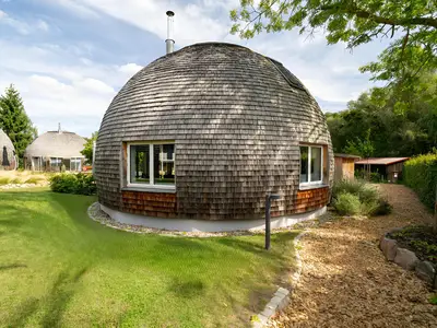 Ferienhaus Phoebe - Kugelhaus am Tollensesee - Kugelhaus im Herbst