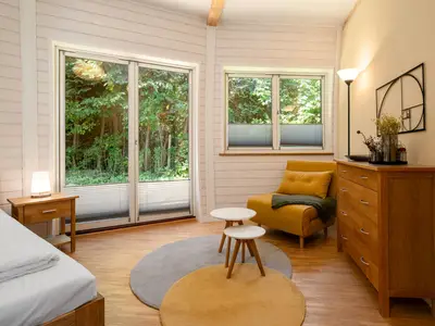 Ferienhaus Solveig - Kugelhaus am Tollensesee - Schlafzimmer mit Leseecke