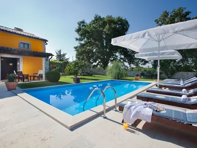 Pool. Pool mit Privatsphäre