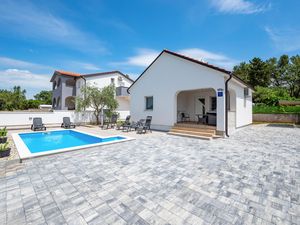 23744290-Ferienhaus-4-Peroj-300x225-1