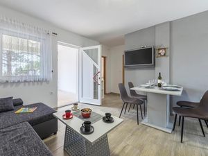 23744290-Ferienhaus-4-Peroj-300x225-3