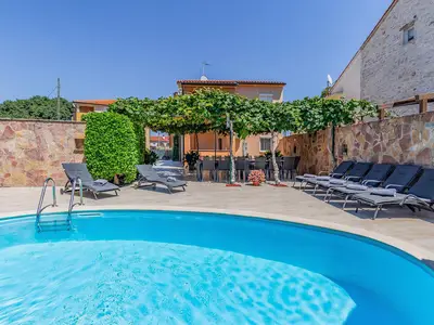 PoolOfHouse