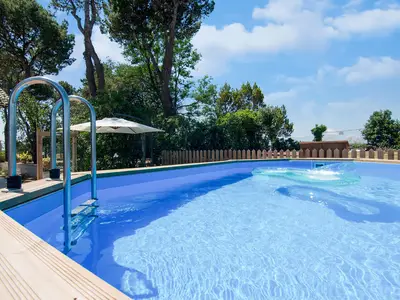 PoolOfHouse