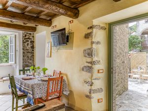 23708266-Ferienhaus-4-Pescaglia-300x225-1