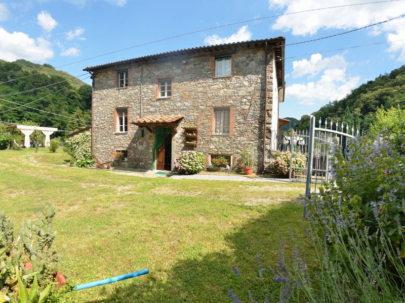 19351812-Ferienhaus-6-Pescaglia-800x600-0