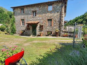 23300979-Ferienhaus-6-Pescaglia-300x225-1