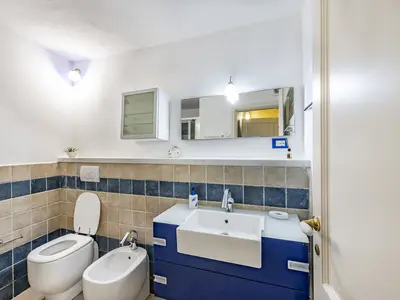 Badezimmer mit Dusche