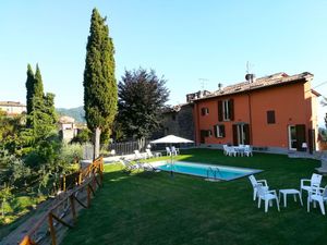 23918685-Ferienhaus-12-Pescia-300x225-0