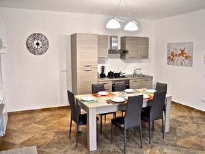 23325918-Ferienhaus-6-Pescia Romana-300x225-1