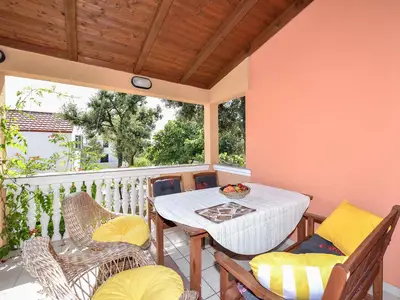 Ferienhaus für 6 Personen (60 m²) in Petrčane 1/10