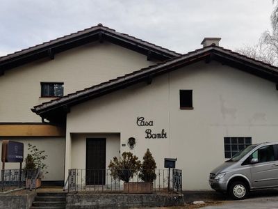 Casa Bambi mit Parkplatz vor dem Haus