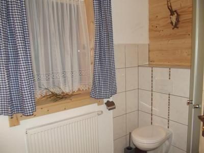 Badezimmer mit Du/WC und Waschtisch