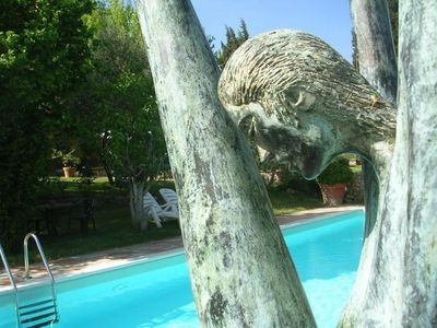 Swimmingpool - Bronzestatue