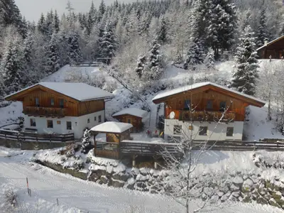 Außenseite Ferienhaus [Winter]