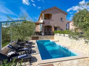 Ferienhaus für 8 Personen (144 m²) in Pinezići