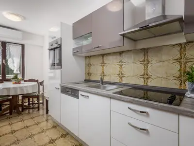 Küche und Essbereich