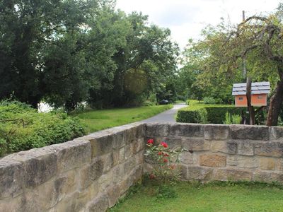 Blick zur Straße / Elbe