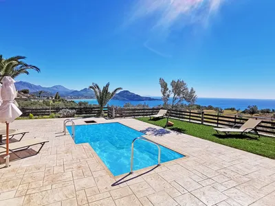 PoolOfHouse
