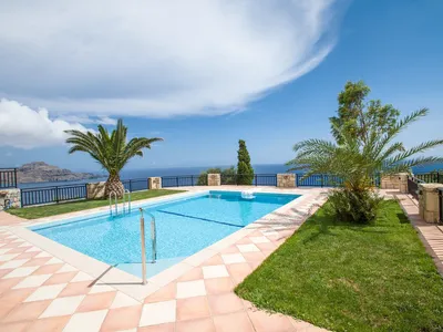 PoolOfHouse