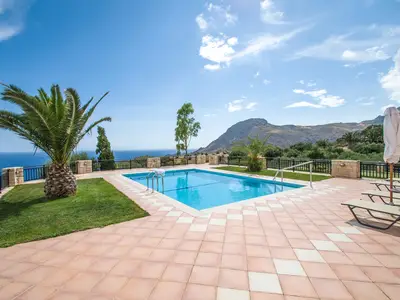 PoolOfHouse
