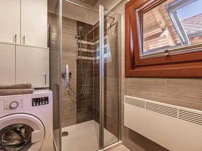 Badezimmer mit Dusche