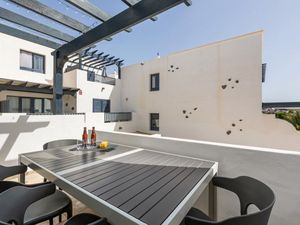 23516918-Ferienhaus-4-Playa Blanca-300x225-2