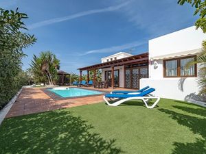 23528995-Ferienhaus-8-Playa Blanca-300x225-1