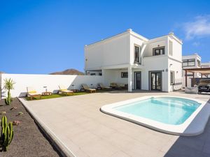 23528996-Ferienhaus-5-Playa Blanca-300x225-2