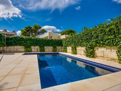 PoolOfHouse
