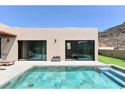 PoolOfHouse