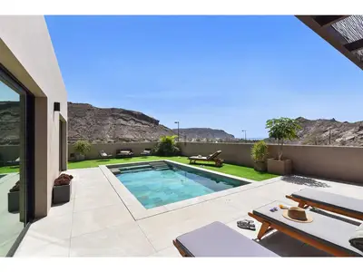 PoolOfHouse