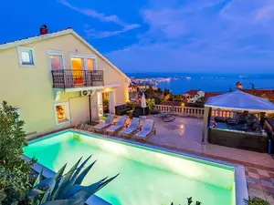 Ferienhaus für 8 Personen (313 m²) in Pobri