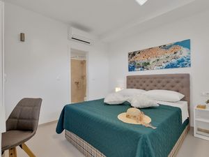 23434102-Ferienhaus-6-Podgora-300x225-4