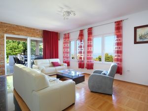 23933788-Ferienhaus-10-Podstrana-300x225-1