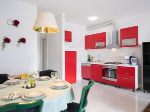 24002155-Ferienhaus-7-Podstrana-300x225-3