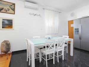 23130179-Ferienhaus-10-Podstrana-300x225-4