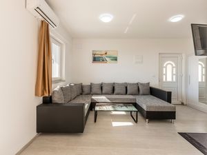 Ferienhaus für 7 Personen (84 m²) in Podstrana