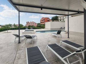 24018394-Ferienhaus-8-Podstrana-300x225-3