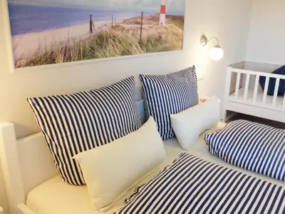 dscf2150miteingebautemkinderbett