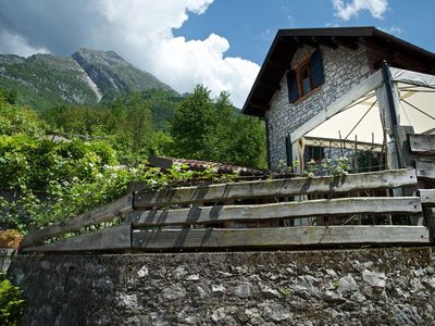 Direkte Umgebung des Objekts. La Casa Gingelina mit Blick auf dem Monte Dolada