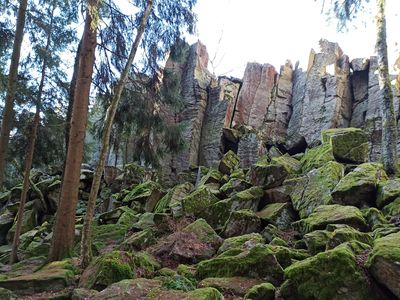 Steinwand - Kletterfelsen