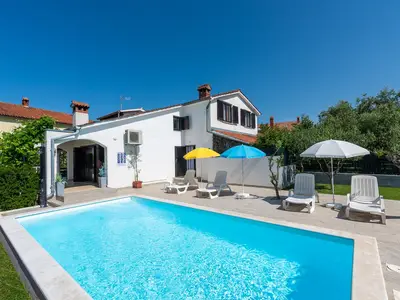 Ferienhaus für 8 Personen (200 m²) in Poreč 1/10