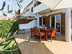 23780755-Ferienhaus-6-Poreč-300x225-1